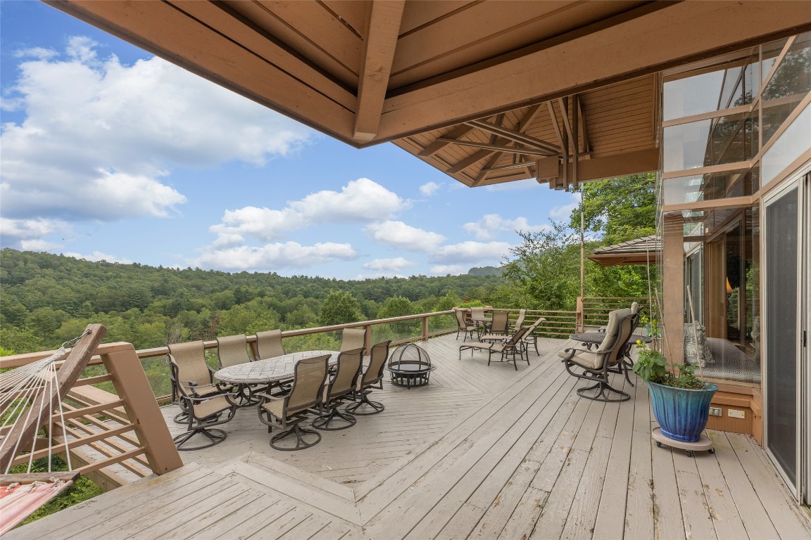 Highlands, North Carolina 28741, United States, 4 Bedrooms Bedrooms, ,5 BathroomsBathrooms,Residential,Active,193050