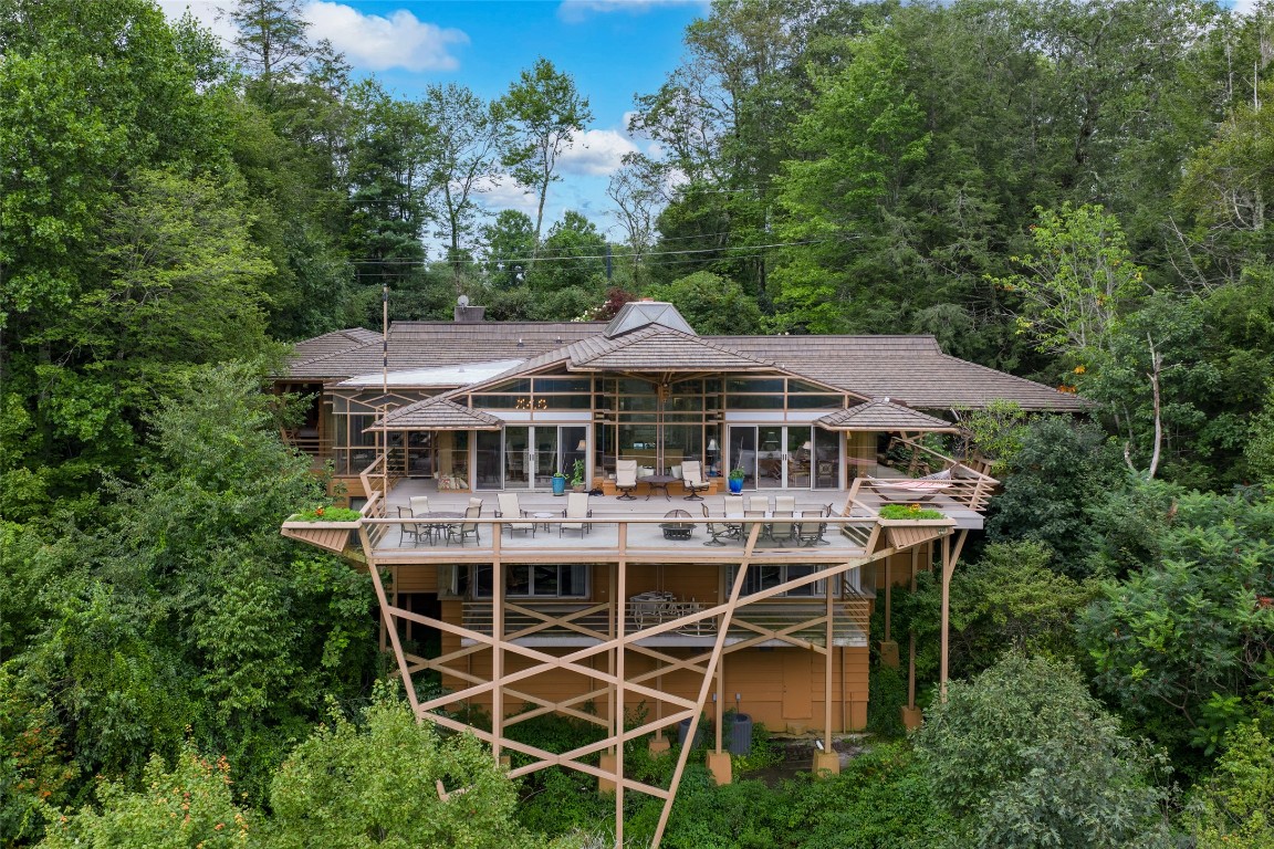 Highlands, North Carolina 28741, United States, 4 Bedrooms Bedrooms, ,5 BathroomsBathrooms,Residential,Active,193050