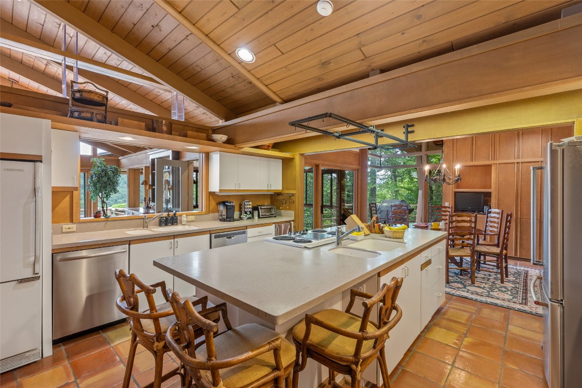 Highlands, North Carolina 28741, United States, 4 Bedrooms Bedrooms, ,5 BathroomsBathrooms,Residential,Active,193050