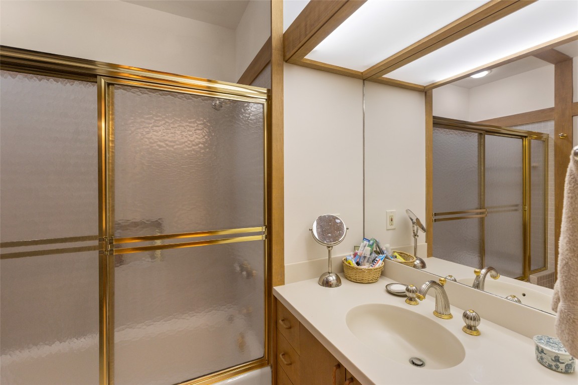 Highlands, North Carolina 28741, United States, 4 Bedrooms Bedrooms, ,5 BathroomsBathrooms,Residential,Active,193050