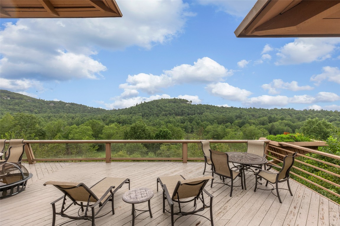 Highlands, North Carolina 28741, United States, 4 Bedrooms Bedrooms, ,5 BathroomsBathrooms,Residential,Active,193050