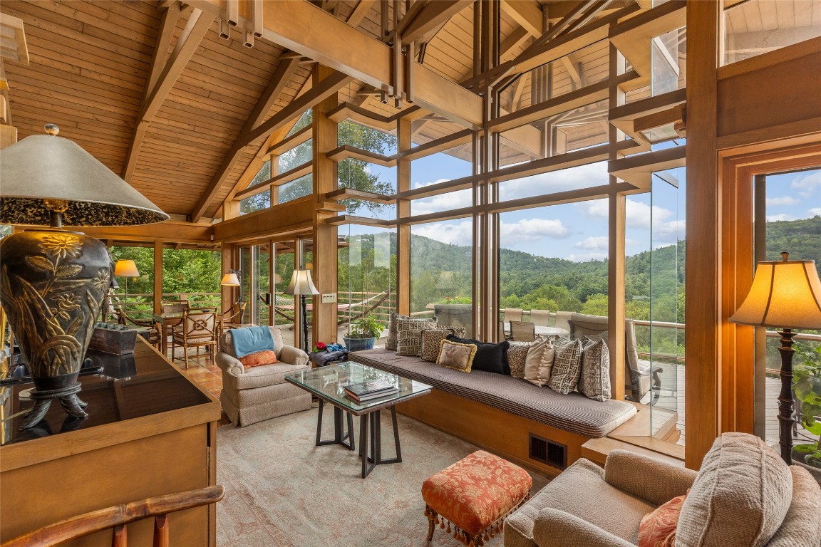 Highlands, North Carolina 28741, United States, 4 Bedrooms Bedrooms, ,5 BathroomsBathrooms,Residential,Active,193050