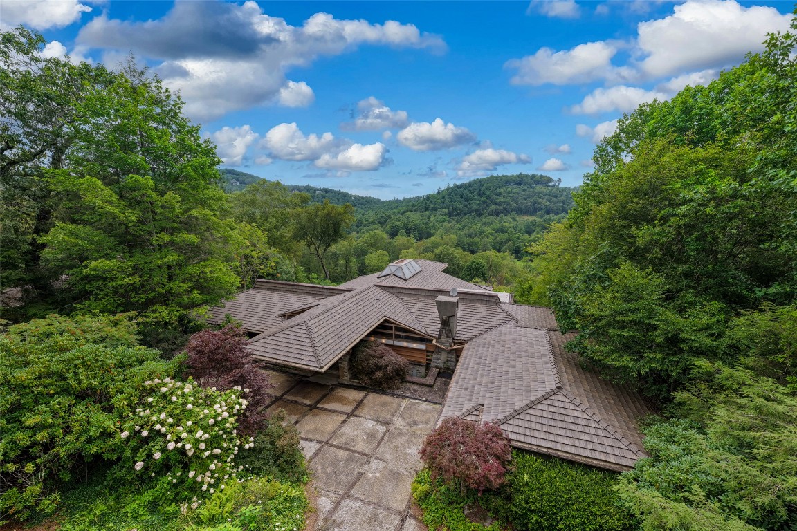 Highlands, North Carolina 28741, United States, 4 Bedrooms Bedrooms, ,5 BathroomsBathrooms,Residential,Active,193050