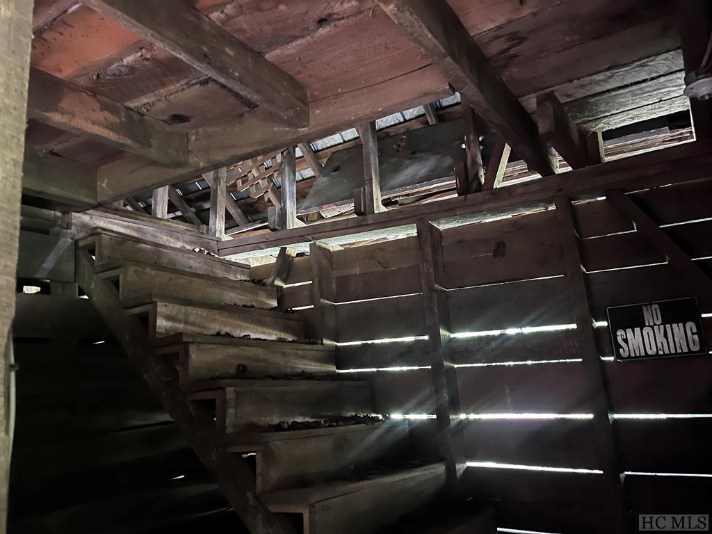 Otto, North Carolina 28763, United States, 2 Bedrooms Bedrooms, ,2 BathroomsBathrooms,Residential,Pending,129611