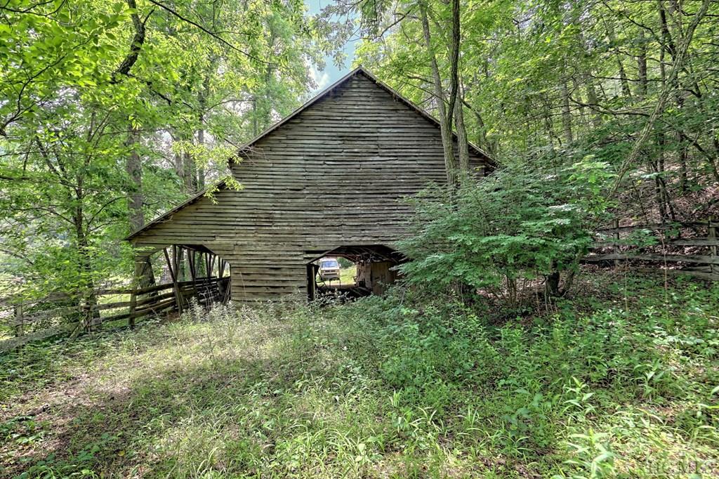 Otto, North Carolina 28763, United States, 2 Bedrooms Bedrooms, ,2 BathroomsBathrooms,Residential,Pending,129611