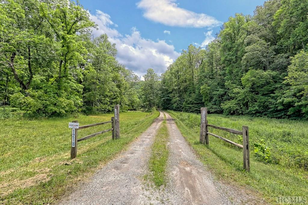 Otto, North Carolina 28763, United States, 2 Bedrooms Bedrooms, ,2 BathroomsBathrooms,Residential,Pending,129611