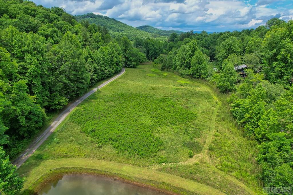 Otto, North Carolina 28763, United States, 2 Bedrooms Bedrooms, ,2 BathroomsBathrooms,Residential,Pending,129611