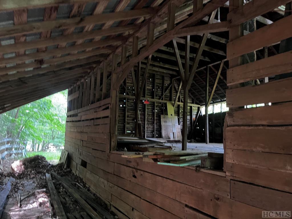 Otto, North Carolina 28763, United States, 2 Bedrooms Bedrooms, ,2 BathroomsBathrooms,Residential,Pending,129611