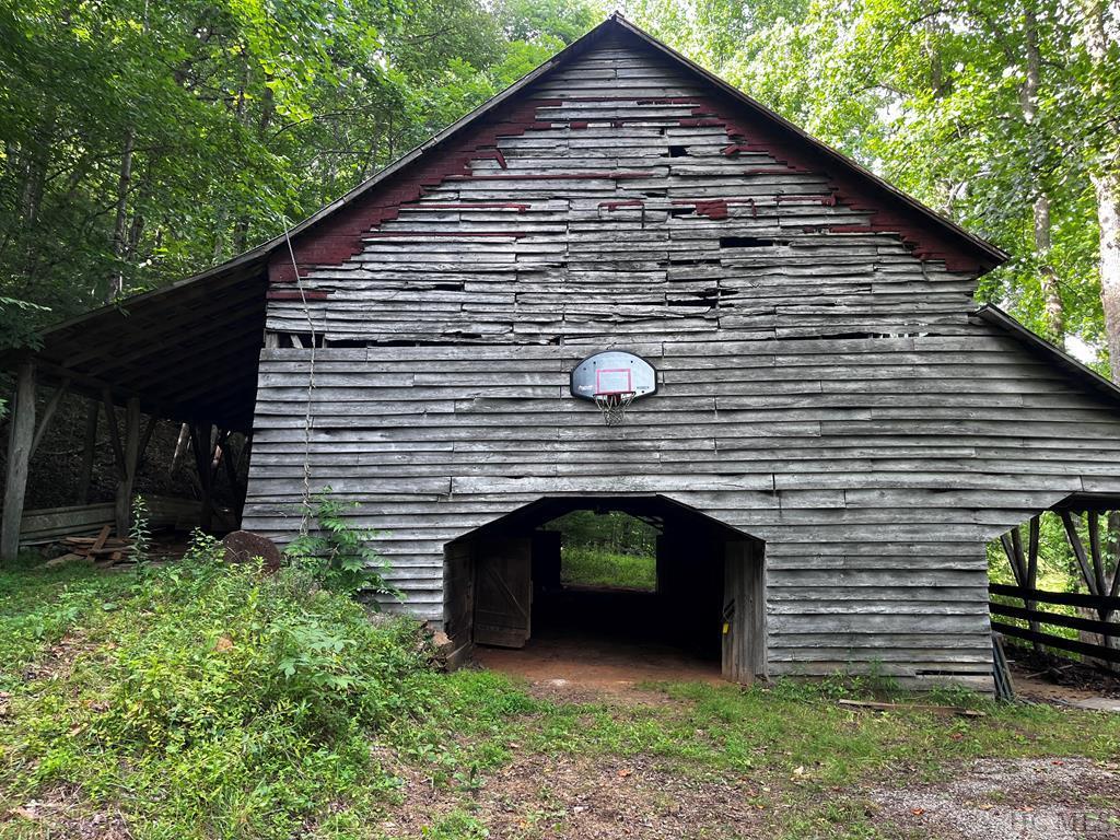 Otto, North Carolina 28763, United States, 2 Bedrooms Bedrooms, ,2 BathroomsBathrooms,Residential,Pending,129611