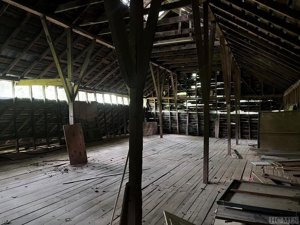 Otto, North Carolina 28763, United States, 2 Bedrooms Bedrooms, ,2 BathroomsBathrooms,Residential,Pending,129611