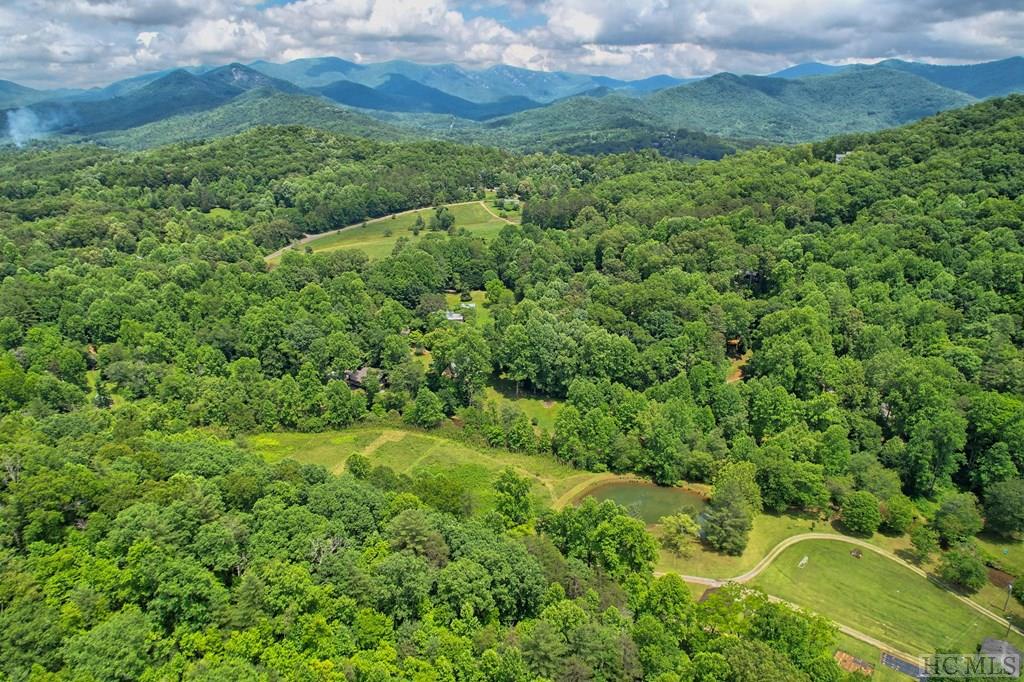 Otto, North Carolina 28763, United States, 2 Bedrooms Bedrooms, ,2 BathroomsBathrooms,Residential,Pending,129611