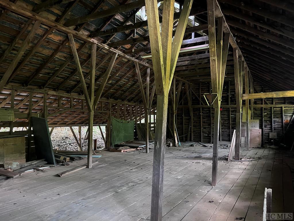 Otto, North Carolina 28763, United States, 2 Bedrooms Bedrooms, ,2 BathroomsBathrooms,Residential,Pending,129611