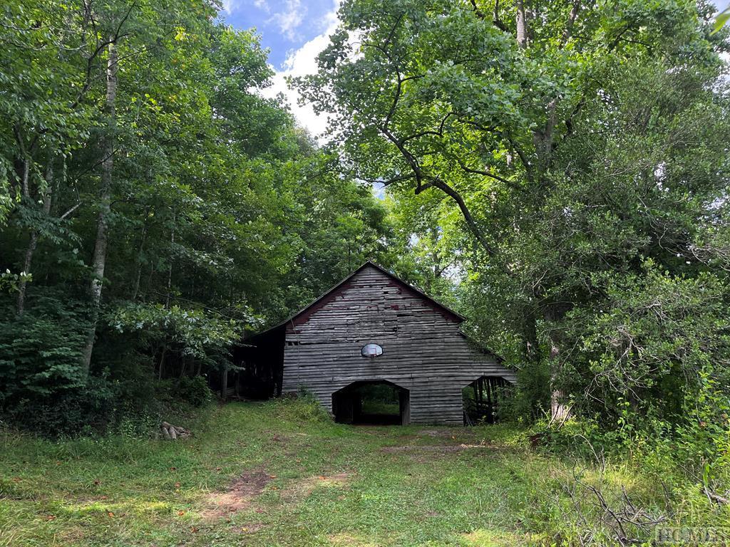 Otto, North Carolina 28763, United States, 2 Bedrooms Bedrooms, ,2 BathroomsBathrooms,Residential,Pending,129611