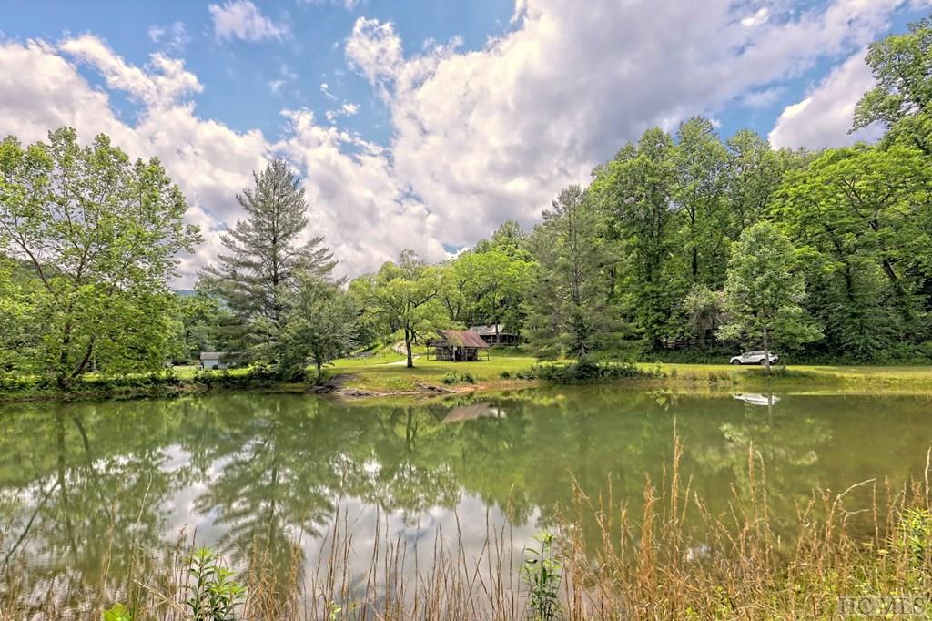 Otto, North Carolina 28763, United States, 2 Bedrooms Bedrooms, ,2 BathroomsBathrooms,Residential,Pending,129611