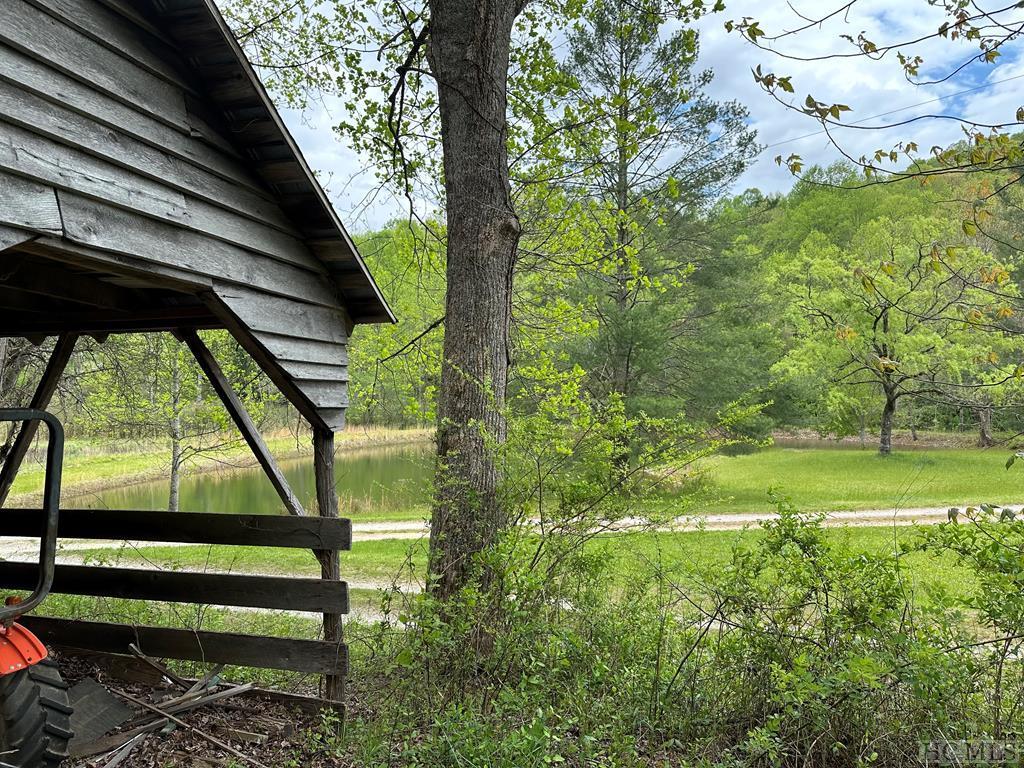 Otto, North Carolina 28763, United States, 2 Bedrooms Bedrooms, ,2 BathroomsBathrooms,Residential,Pending,129611