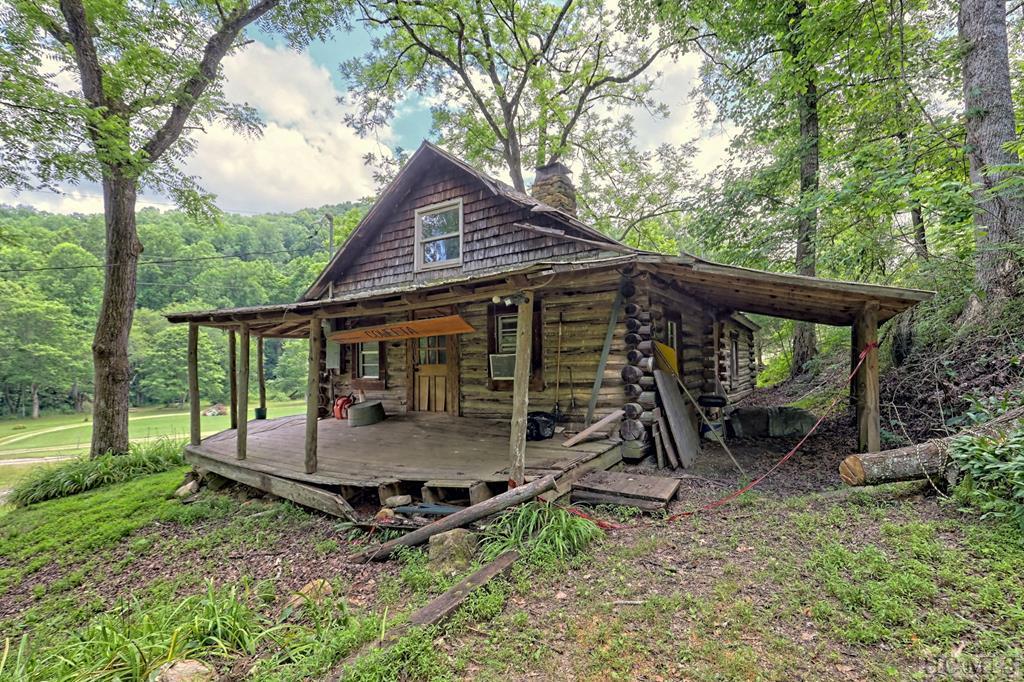 Otto, North Carolina 28763, United States, 2 Bedrooms Bedrooms, ,2 BathroomsBathrooms,Residential,Pending,129611