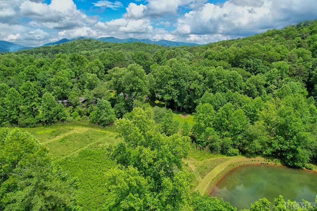 Otto, North Carolina 28763, United States, 2 Bedrooms Bedrooms, ,2 BathroomsBathrooms,Residential,Pending,129611