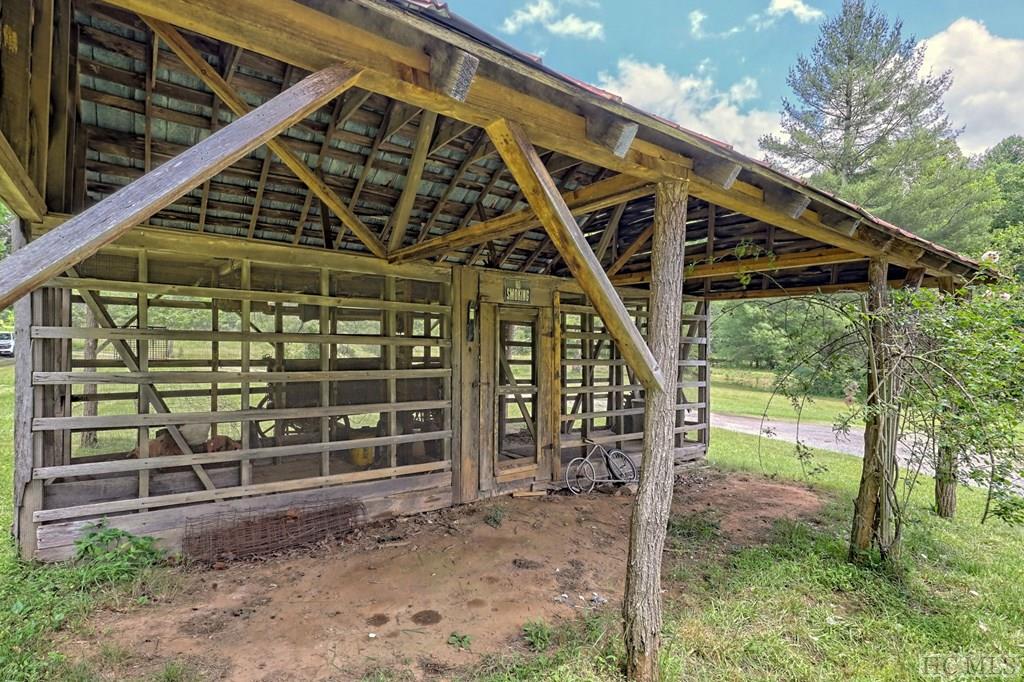 Otto, North Carolina 28763, United States, 2 Bedrooms Bedrooms, ,2 BathroomsBathrooms,Residential,Pending,129611