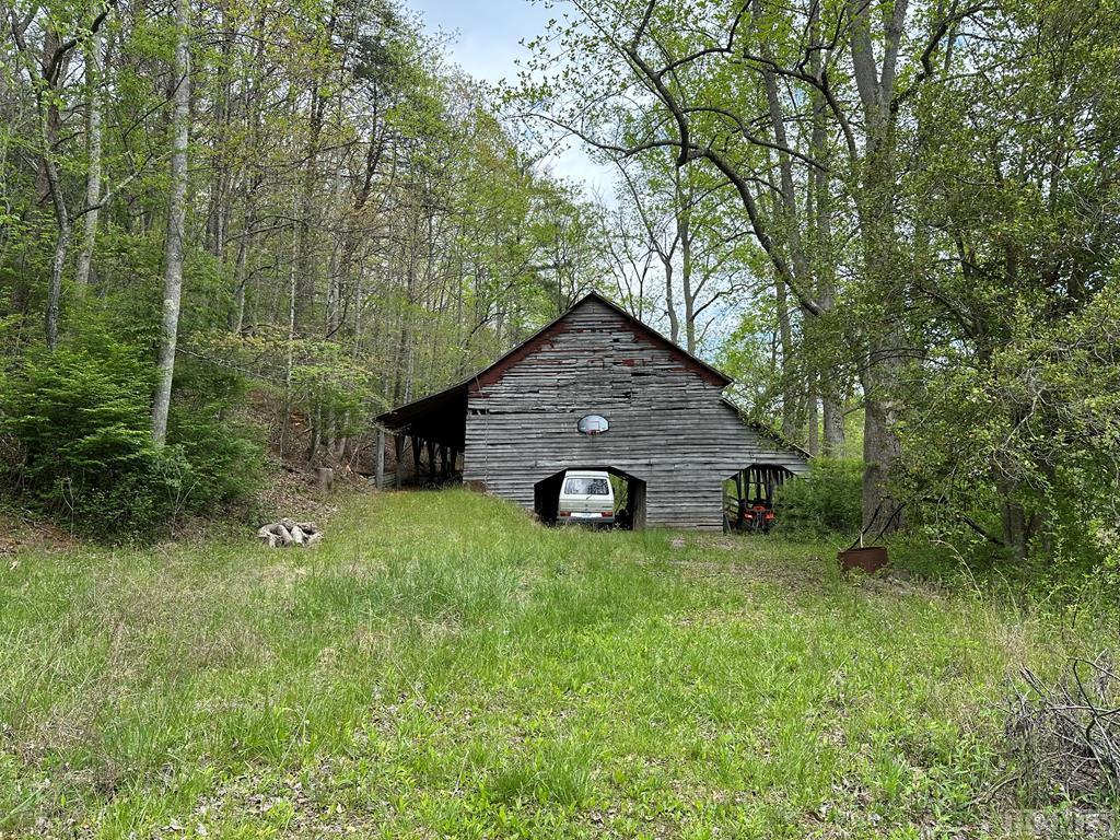 Otto, North Carolina 28763, United States, 2 Bedrooms Bedrooms, ,2 BathroomsBathrooms,Residential,Pending,129611