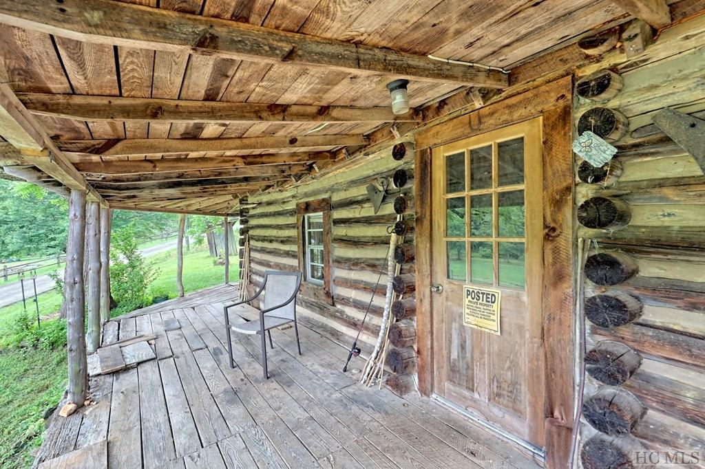 Otto, North Carolina 28763, United States, 2 Bedrooms Bedrooms, ,2 BathroomsBathrooms,Residential,Pending,129611