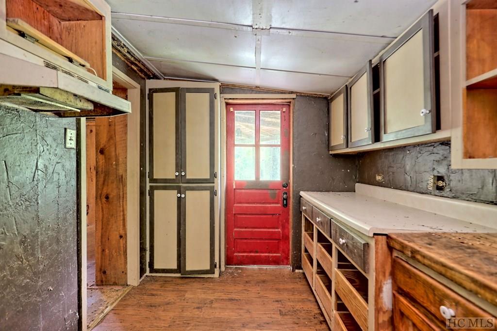 Otto, North Carolina 28763, United States, 2 Bedrooms Bedrooms, ,2 BathroomsBathrooms,Residential,Pending,129611