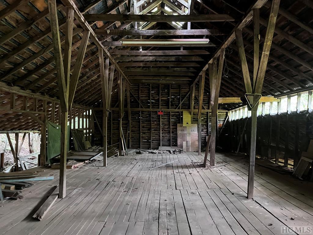 Otto, North Carolina 28763, United States, 2 Bedrooms Bedrooms, ,2 BathroomsBathrooms,Residential,Pending,129611