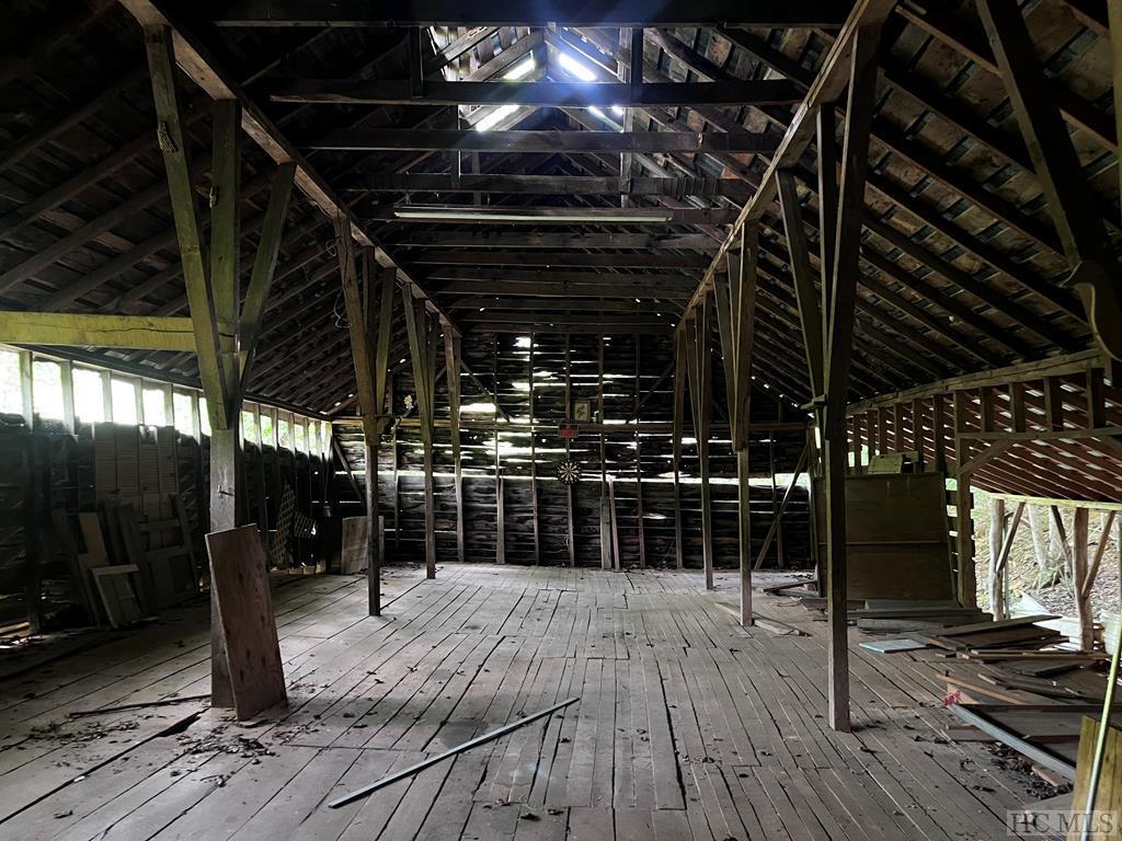 Otto, North Carolina 28763, United States, 2 Bedrooms Bedrooms, ,2 BathroomsBathrooms,Residential,Pending,129611