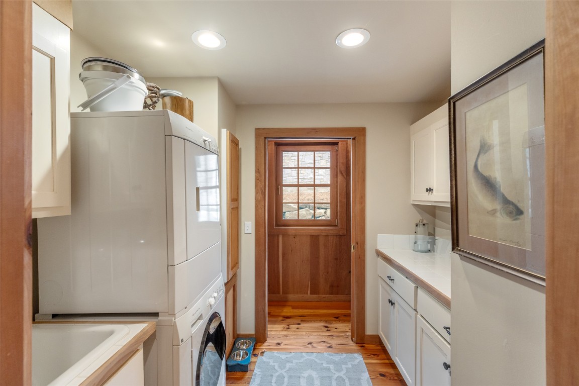 Highlands, North Carolina 28741, United States, 4 Bedrooms Bedrooms, ,5 BathroomsBathrooms,Residential,Active,191280