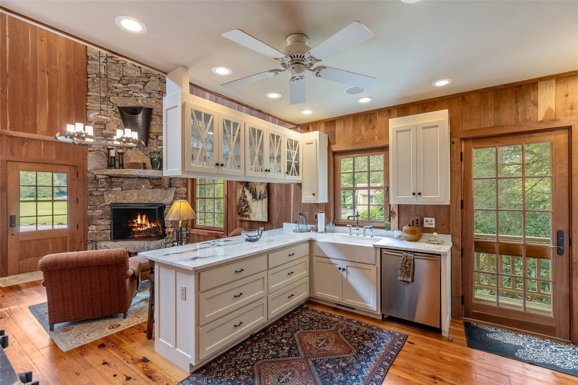 Highlands, North Carolina 28741, United States, 4 Bedrooms Bedrooms, ,5 BathroomsBathrooms,Residential,Active,191280