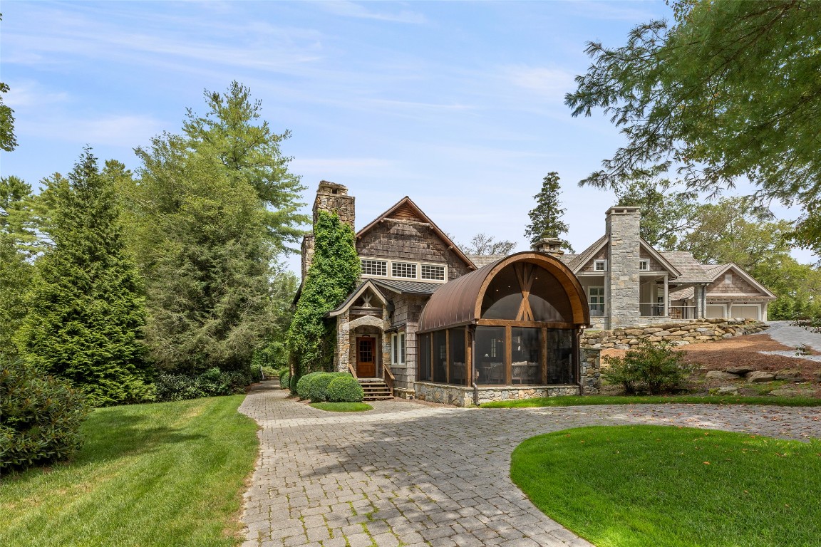 Highlands, North Carolina 28741, United States, 4 Bedrooms Bedrooms, ,5 BathroomsBathrooms,Residential,Active,191280