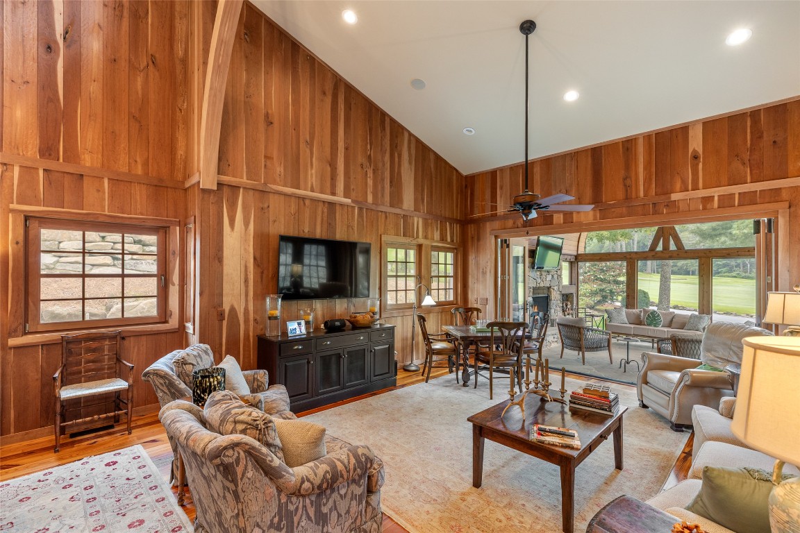 Highlands, North Carolina 28741, United States, 4 Bedrooms Bedrooms, ,5 BathroomsBathrooms,Residential,Active,191280