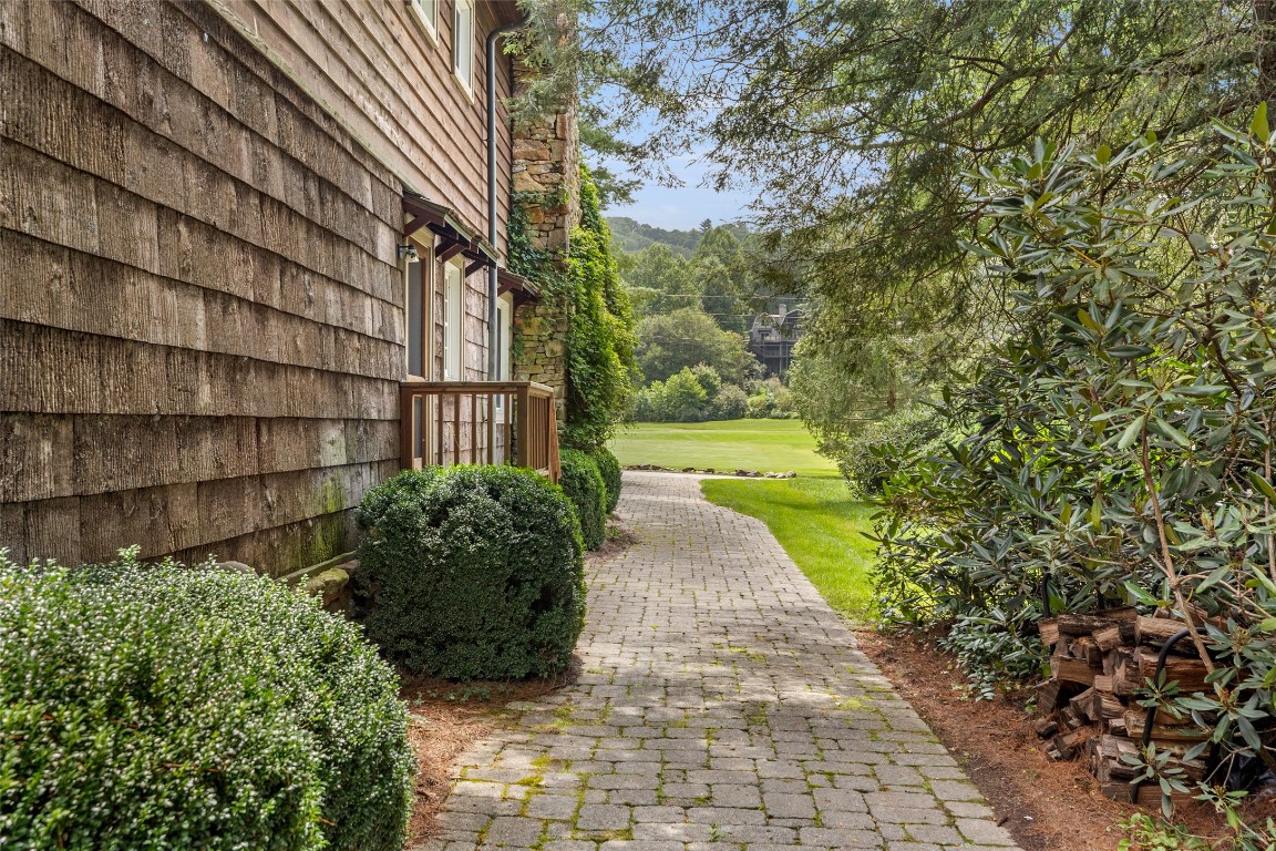 Highlands, North Carolina 28741, United States, 4 Bedrooms Bedrooms, ,5 BathroomsBathrooms,Residential,Active,191280