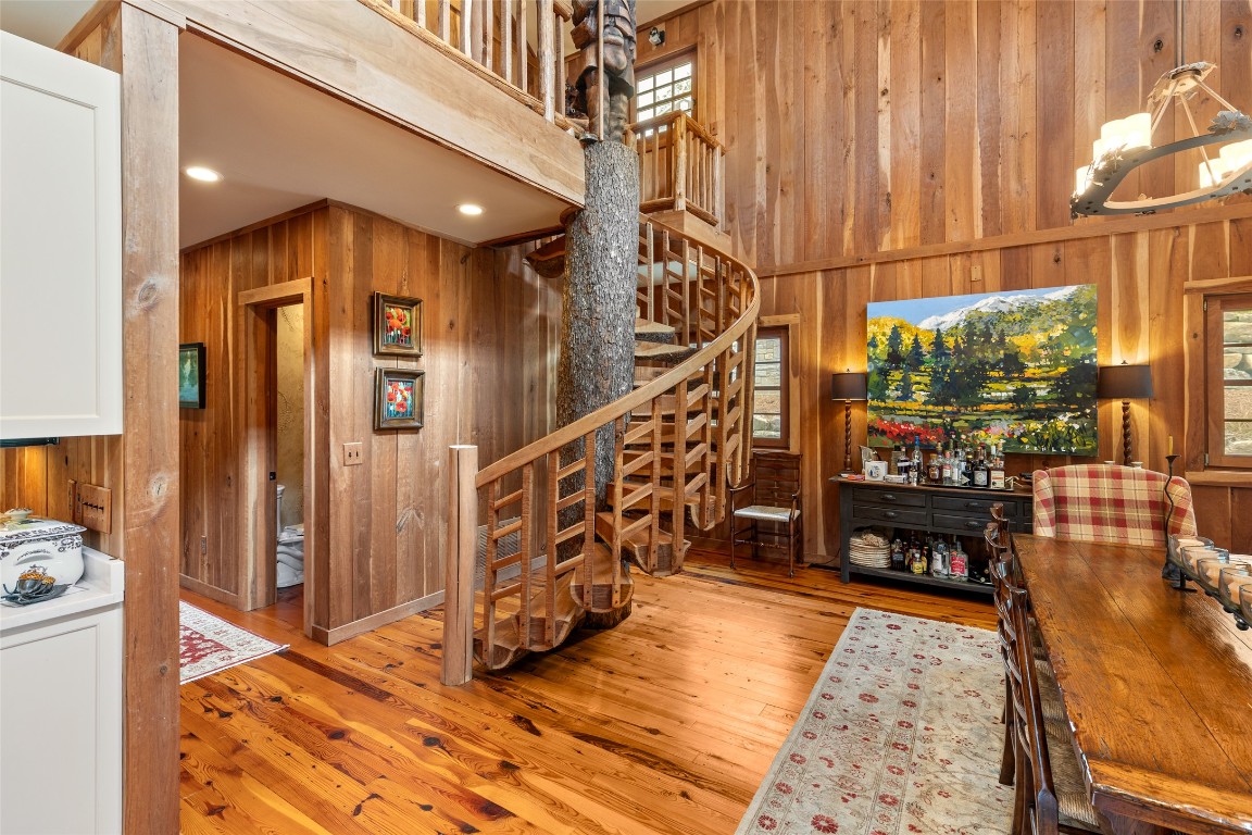 Highlands, North Carolina 28741, United States, 4 Bedrooms Bedrooms, ,5 BathroomsBathrooms,Residential,Active,191280