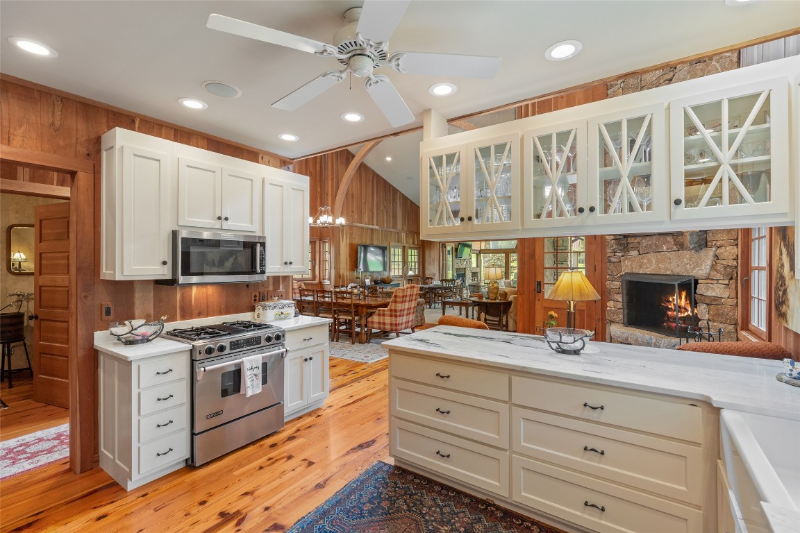 Highlands, North Carolina 28741, United States, 4 Bedrooms Bedrooms, ,5 BathroomsBathrooms,Residential,Active,191280