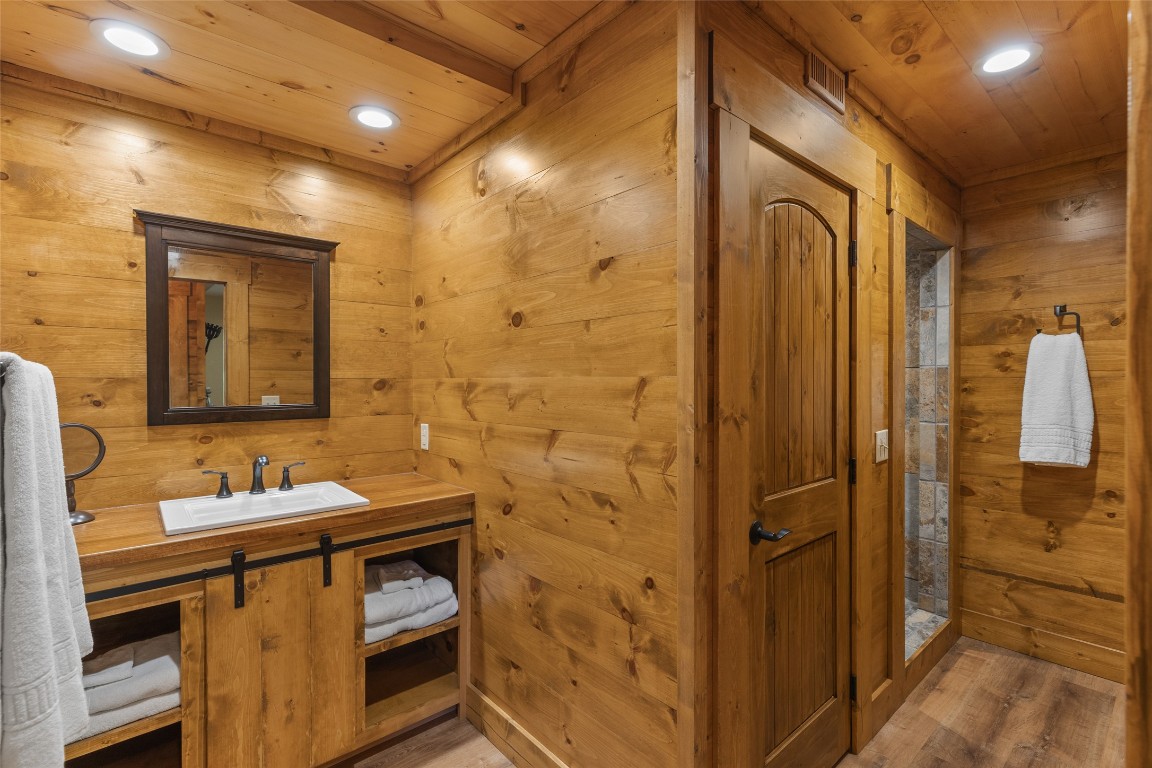 Highlands, North Carolina 28741, United States, 3 Bedrooms Bedrooms, ,3 BathroomsBathrooms,Residential,Active,139854