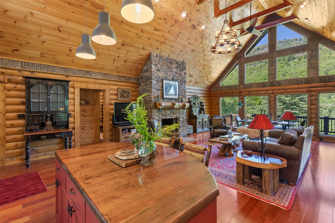 Highlands, North Carolina 28741, United States, 3 Bedrooms Bedrooms, ,3 BathroomsBathrooms,Residential,Active,139854