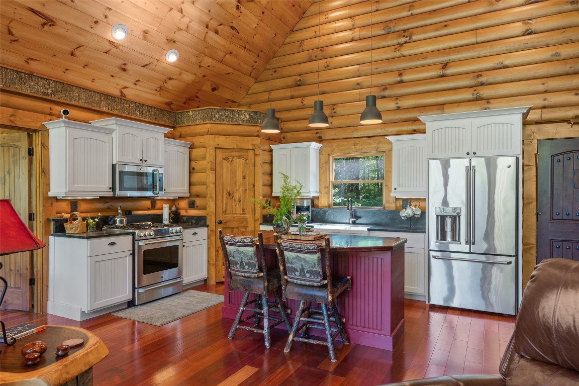 Highlands, North Carolina 28741, United States, 3 Bedrooms Bedrooms, ,3 BathroomsBathrooms,Residential,Active,139854