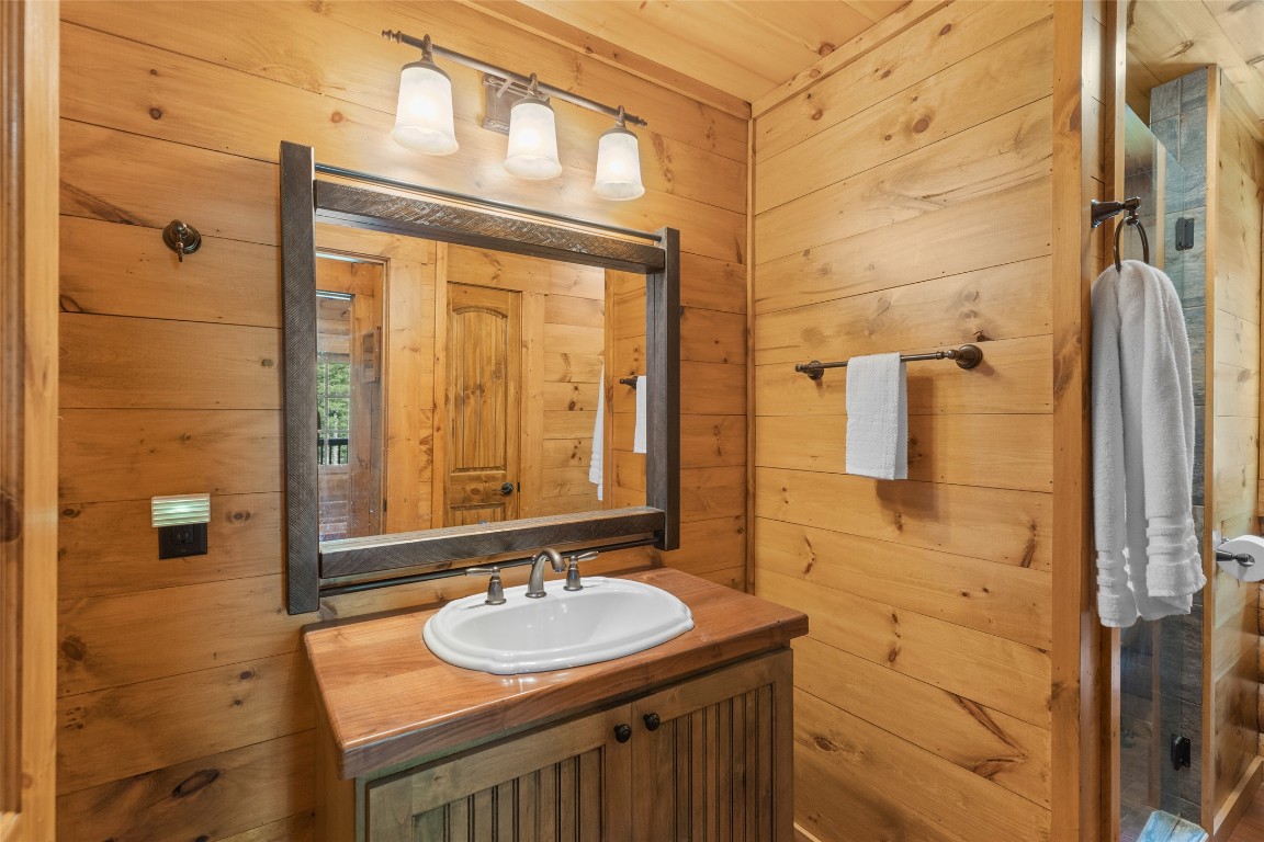 Highlands, North Carolina 28741, United States, 3 Bedrooms Bedrooms, ,3 BathroomsBathrooms,Residential,Active,139854