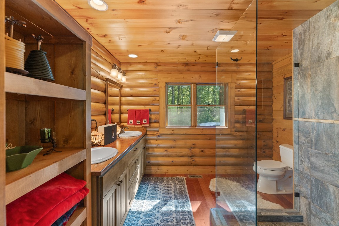 Highlands, North Carolina 28741, United States, 3 Bedrooms Bedrooms, ,3 BathroomsBathrooms,Residential,Active,139854