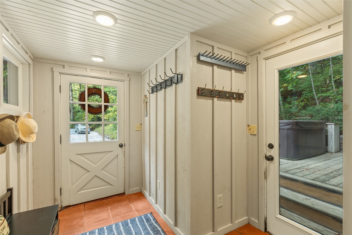 Highlands, North Carolina 28741, United States, 2 Bedrooms Bedrooms, ,2 BathroomsBathrooms,Residential,Active,171872