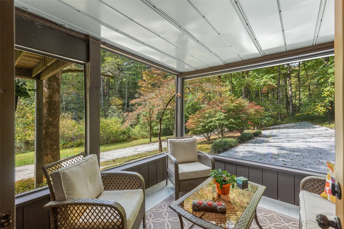 Highlands, North Carolina 28741, United States, 2 Bedrooms Bedrooms, ,2 BathroomsBathrooms,Residential,Active,171872