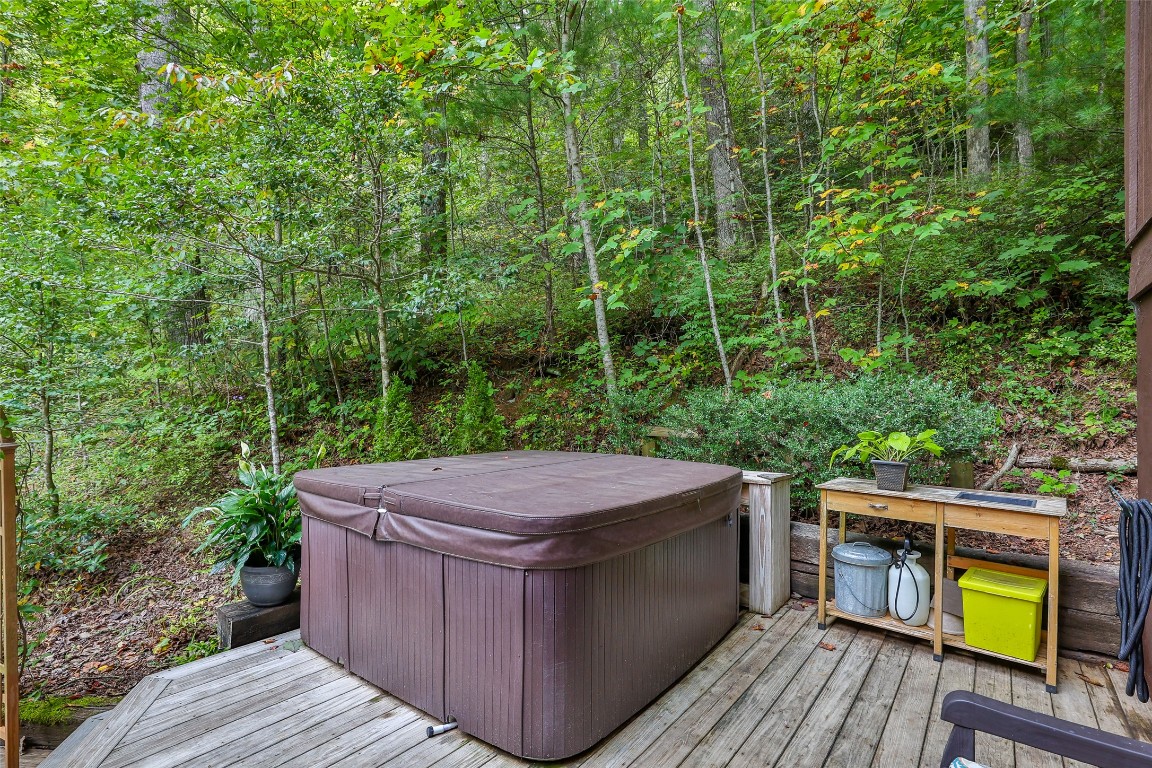 Highlands, North Carolina 28741, United States, 2 Bedrooms Bedrooms, ,2 BathroomsBathrooms,Residential,Active,171872