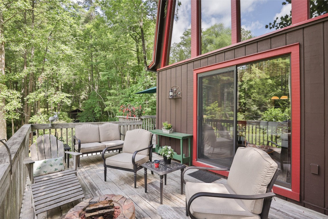 Highlands, North Carolina 28741, United States, 2 Bedrooms Bedrooms, ,2 BathroomsBathrooms,Residential,Active,171872