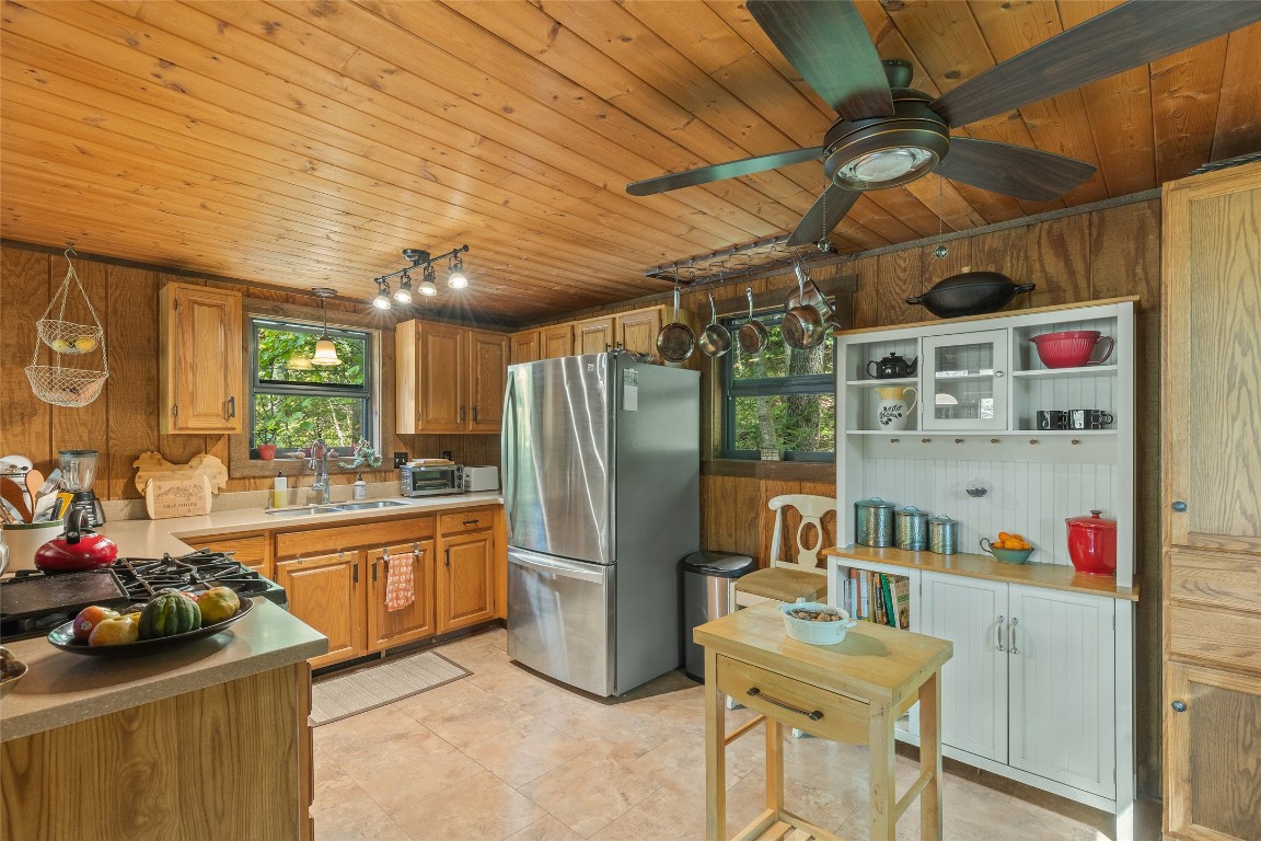 Highlands, North Carolina 28741, United States, 2 Bedrooms Bedrooms, ,2 BathroomsBathrooms,Residential,Active,171872