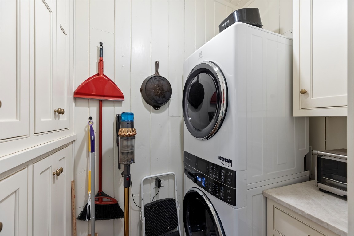 Highlands, North Carolina 28741, United States, 4 Bedrooms Bedrooms, ,4 BathroomsBathrooms,Residential,Pending,159890