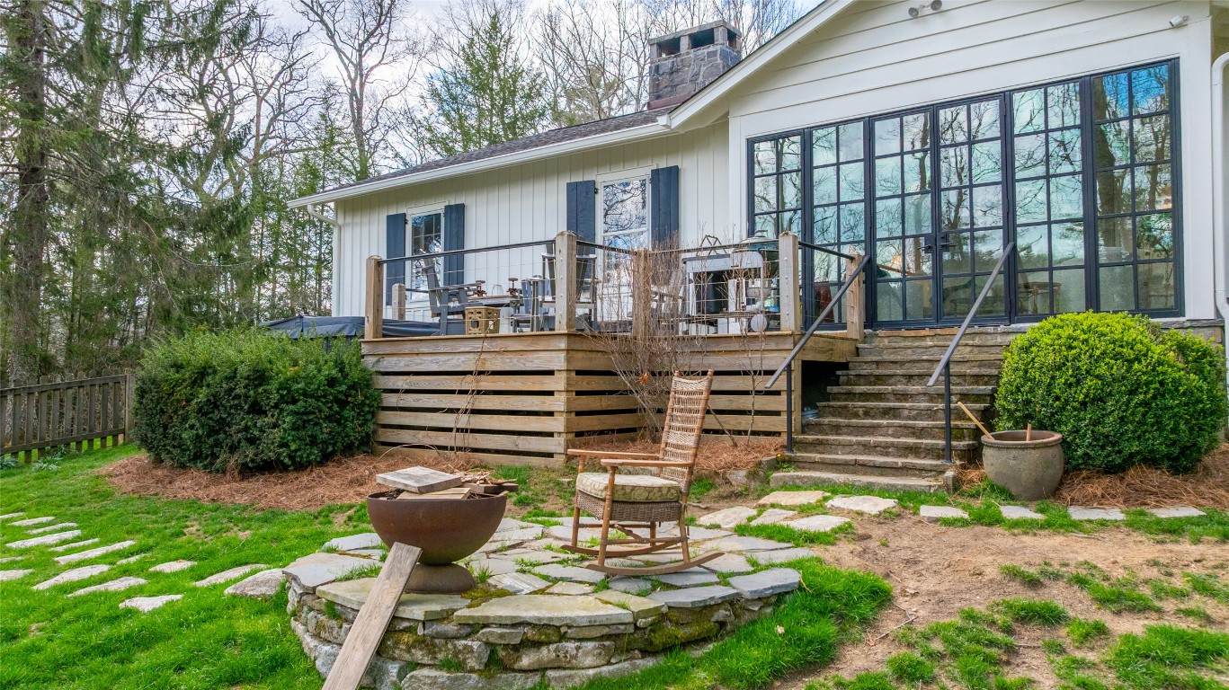 Highlands, North Carolina 28741, United States, 4 Bedrooms Bedrooms, ,4 BathroomsBathrooms,Residential,Pending,159890