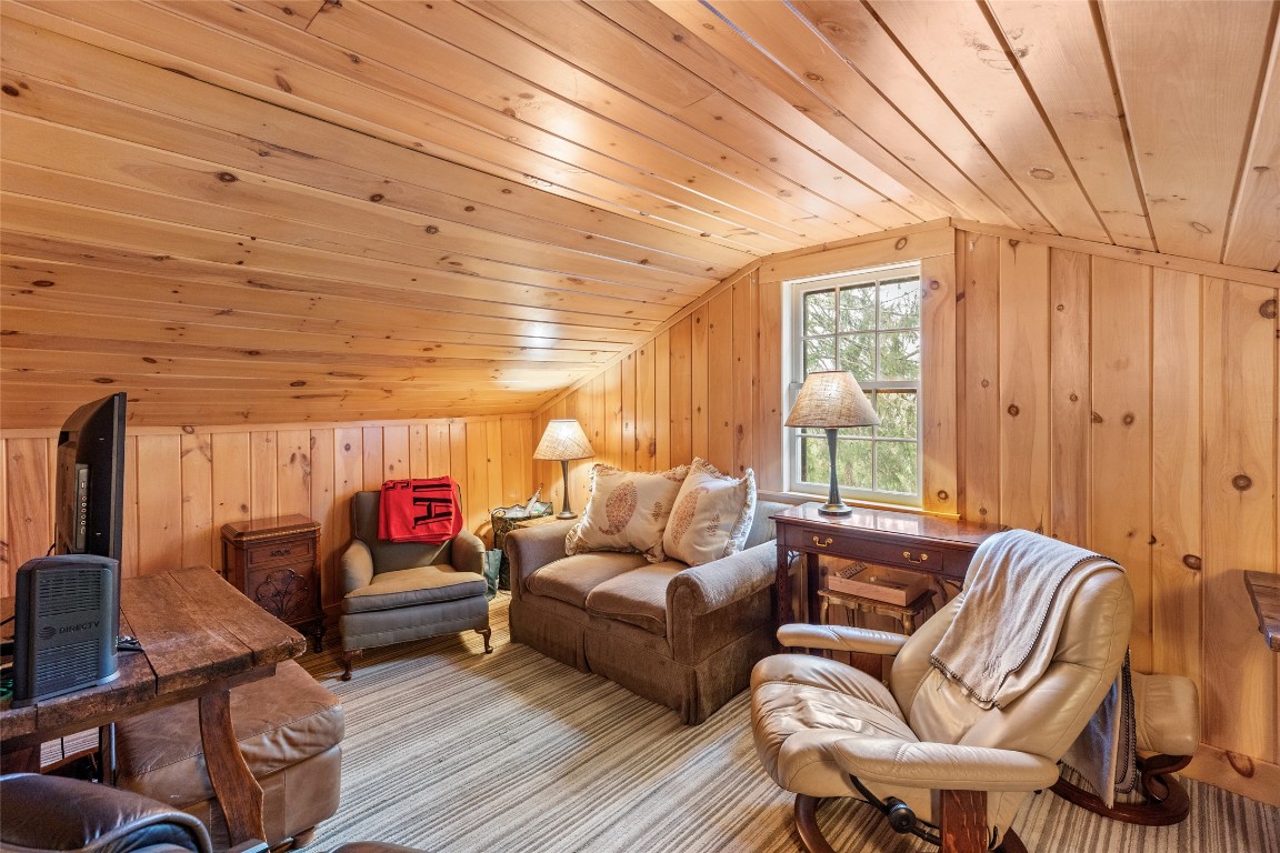 Highlands, North Carolina 28741, United States, 4 Bedrooms Bedrooms, ,4 BathroomsBathrooms,Residential,Pending,159890