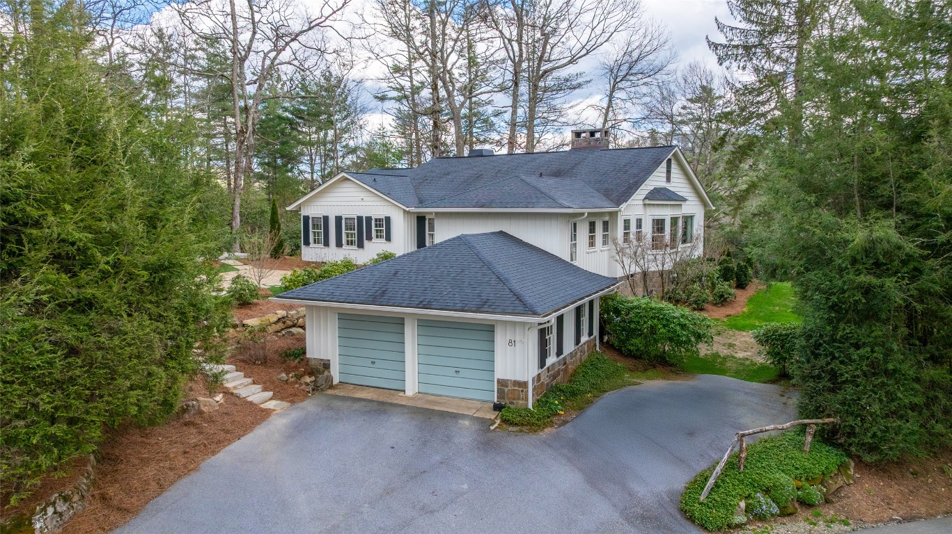 Highlands, North Carolina 28741, United States, 4 Bedrooms Bedrooms, ,4 BathroomsBathrooms,Residential,Pending,159890