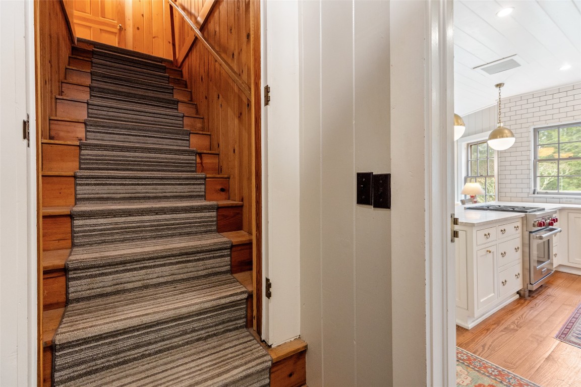 Highlands, North Carolina 28741, United States, 4 Bedrooms Bedrooms, ,4 BathroomsBathrooms,Residential,Pending,159890