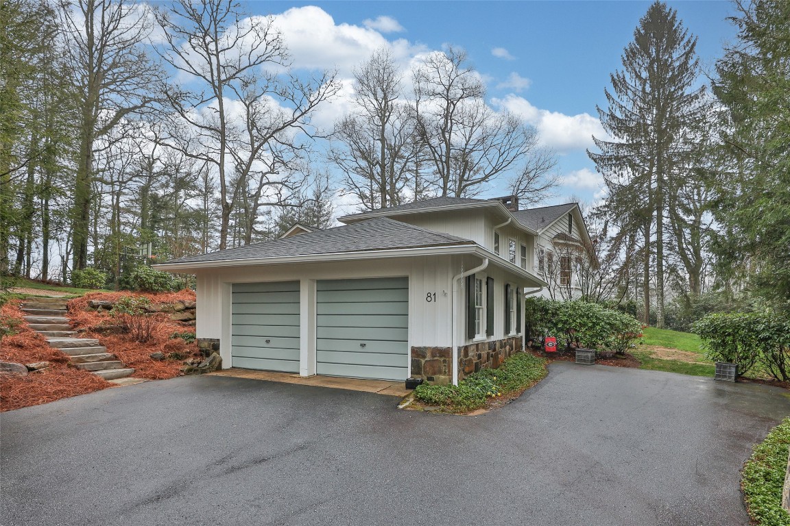 Highlands, North Carolina 28741, United States, 4 Bedrooms Bedrooms, ,4 BathroomsBathrooms,Residential,Pending,159890